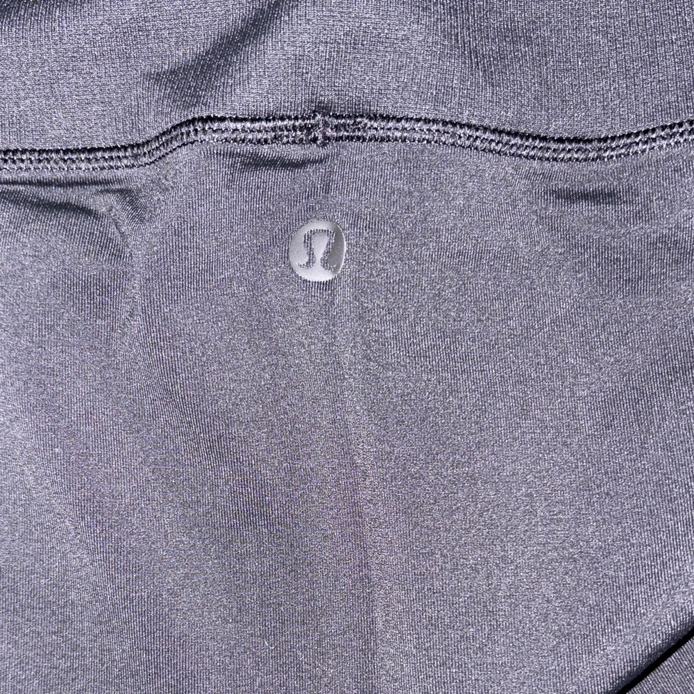Lululemon Women’s Ruched Capri Black Leggings Size 8 - Picture 3 of 3